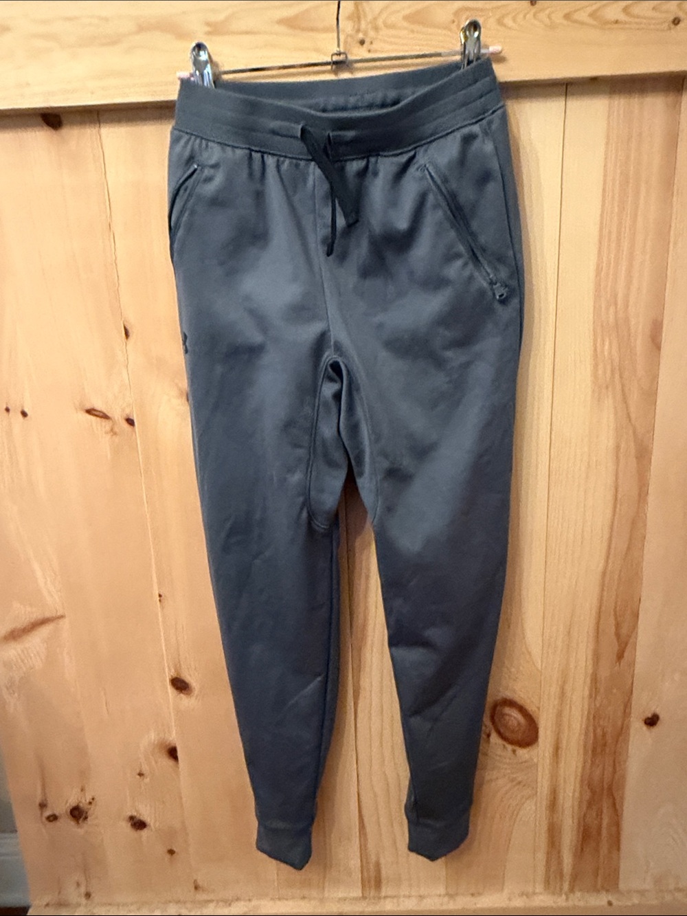 Boy’s Gray Jogger Under Armour pants - Boy’s Medium